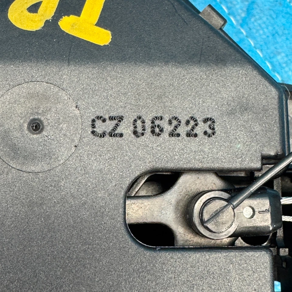 2006–2011 BMW 325i E90 Trunk Lock Latch Actuator OEM 8196401 - Image 3 of 4