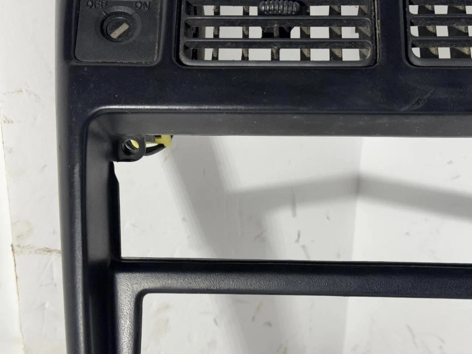 98-04 Toyota Tacoma tablero radio bisel OEM tablero ventilaciones embellecedor cubierta cenicero Foto 4 de 4