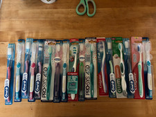LOT OF 17 ASST TOOTHBRUSHES - ORAL-B, COLGATE, GUM SUMMIT, PRO-SYS       