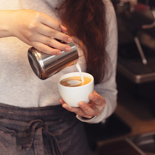 Paquete de 2 jarras de espuma de leche, jarra de vapor espresso de 12 oz y 20 oz, mancha... - Imagen 6 de 7