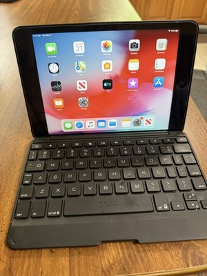 Apple iPad mini 2 - 32 GB,in - Space Gray / Black With Zagg Keyboard included 