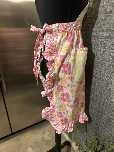 Sur la table Vintage Inspired Apron, Floral, Yellow, And Pink 100% Cotton NWT - Picture 7 of 8
