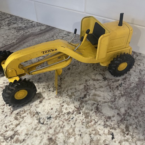 Vintage 1960's Yellow Tonka Road Grader Tractor Pressed Steel 11”Metal Toy - Picture 2 of 15