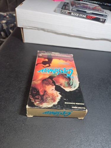 Castaway (VHS, 1986) Oliver Reed Desert Island Adventure Rare HTF OOP - Picture 4 of 4