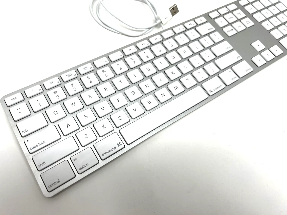 Apple Wired White Aluminum QWERTY Keyboard 10 Key Numeric Keypad A1243 Mac 2 USB - Image 2 of 4