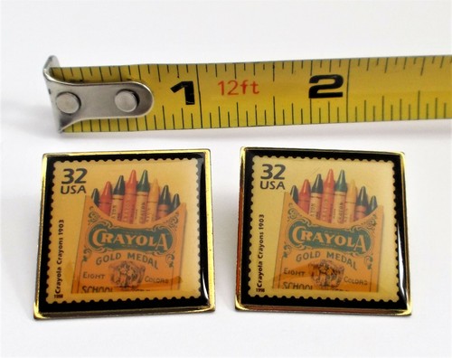 Two CRAYOLA CRAYON Postage Stamp Push Back Pins 1"x1" Gold Tone Metal - Bild 3 von 6
