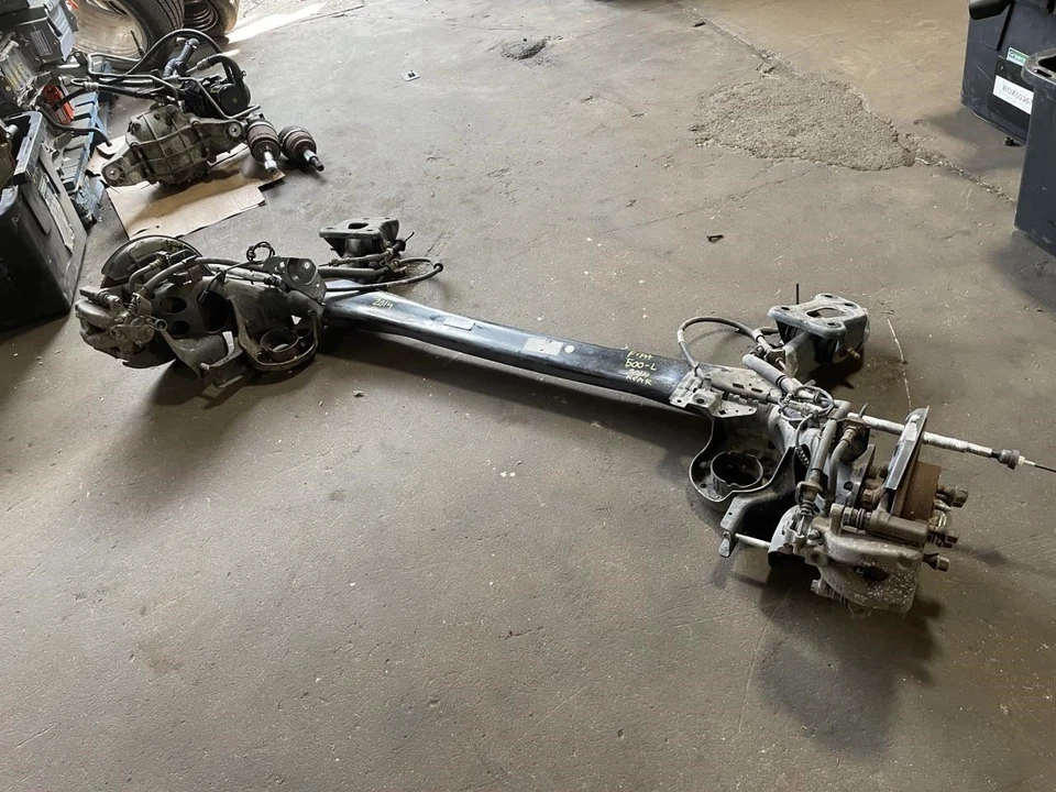 2014 FIAT 500L 1.4L REAR LOADED BEAM AXLE OEM  - Image 4 of 4