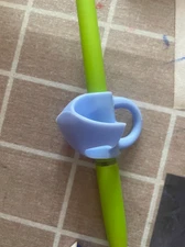 Pencil control training corrects pen-holding posture and pen-holding device