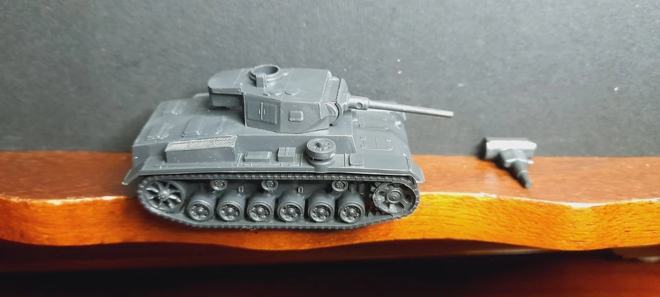 ROCO MINITANKS art. 174 - 1/87 H0 - Panzer III - Immagine 3 di 4