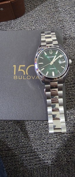 Reloj Bulova 96B429 USADO Surveyor automático plateado para hombre, esfera verde