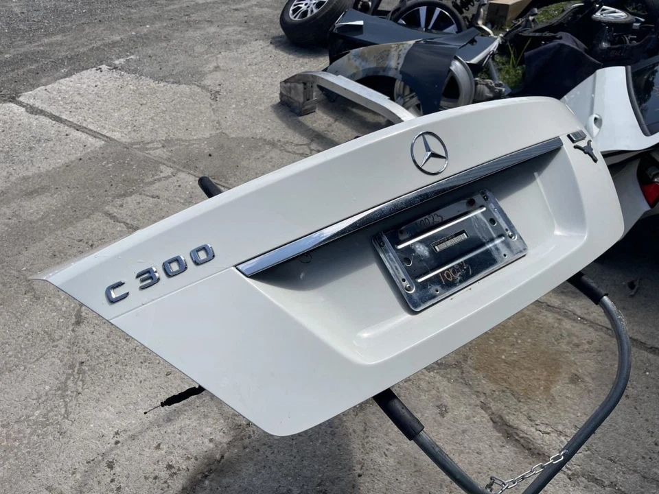 Mercedes Clase C 2008-2014 tapa cubierta blanco sedán Foto 3 de 4