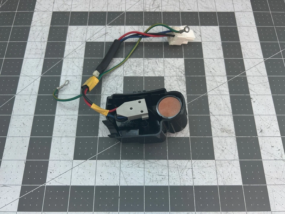 LG Refrigerator Thermistor P# EBG63205819 - Image 2 of 3