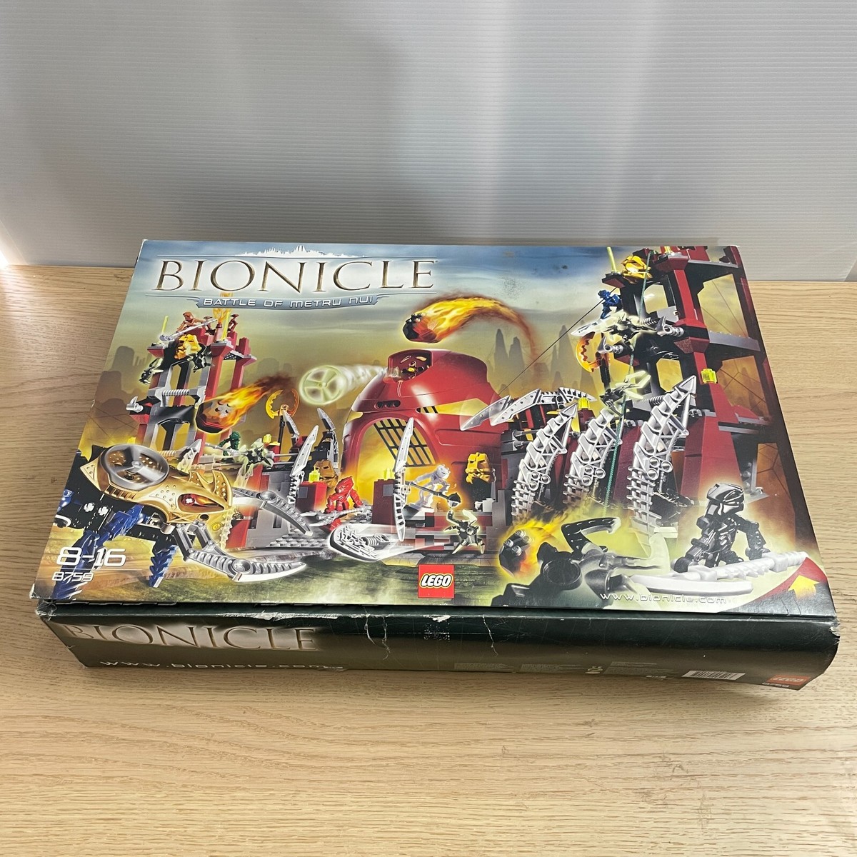 LEGO BIONICLE: Battle of Metru Nui (8759) w/ books, Box