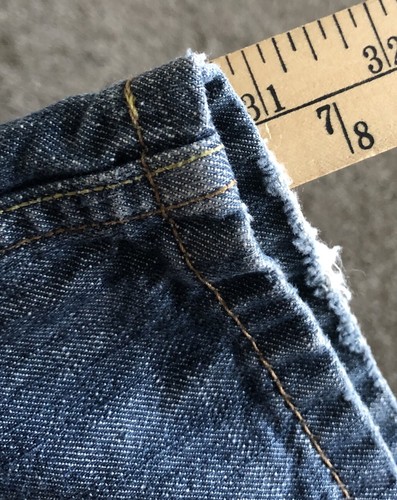 Levis 559 Blue Jeans Med Wash Straight Leg Relaxed Men’s 38x32 Measures 38x31 - Picture 9 of 9