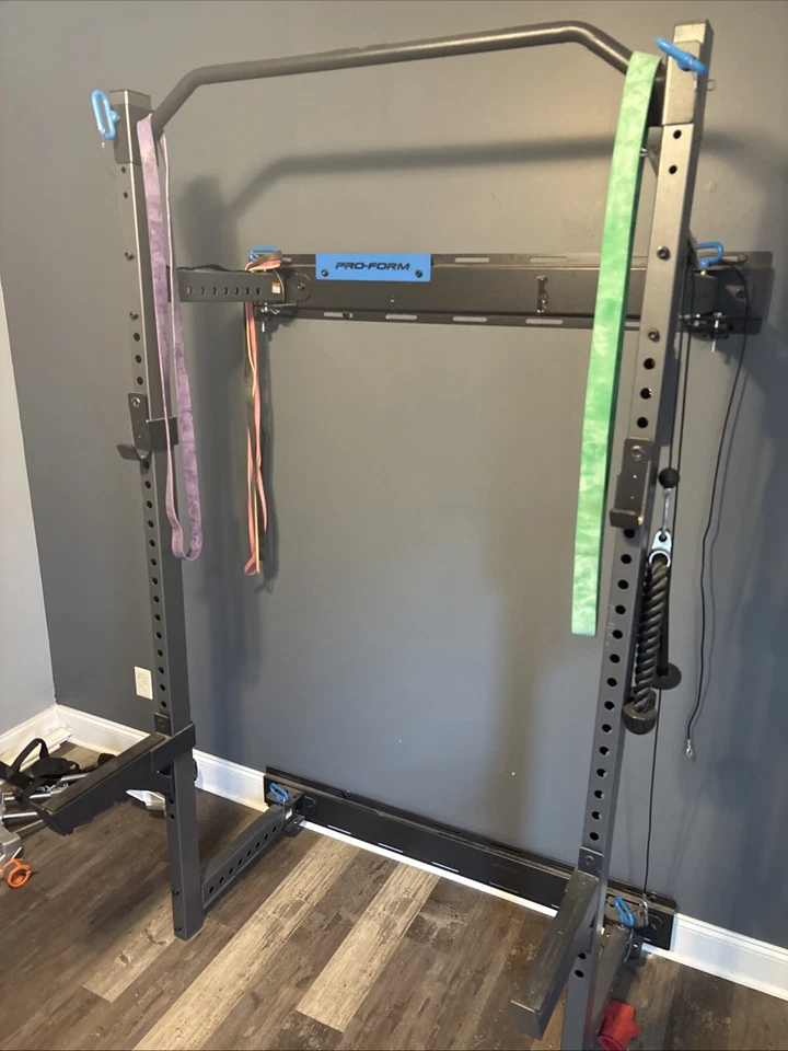 ESTANTE DE PARED PLEGABLE DE CARBONO PROFORM Estante de pared de gimnasio Foto 2 de 3