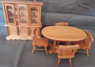 Kommode und Tisch/Stühle im 12. Maßstab Puppenstube aus Holz