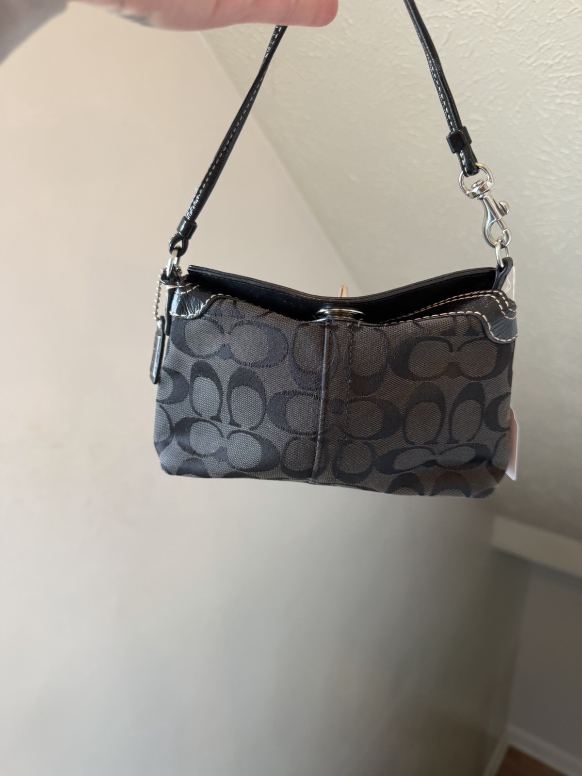 Coach Signature Black Small Shoulder Bag Turnlock - Gem