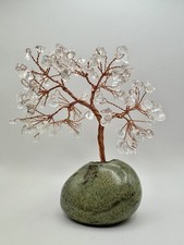 Kryształ górski drzewo z kamieniami szlachetnymi 13cm – ręcznie robione na kamieniu naturalnym unikat, feng shui
