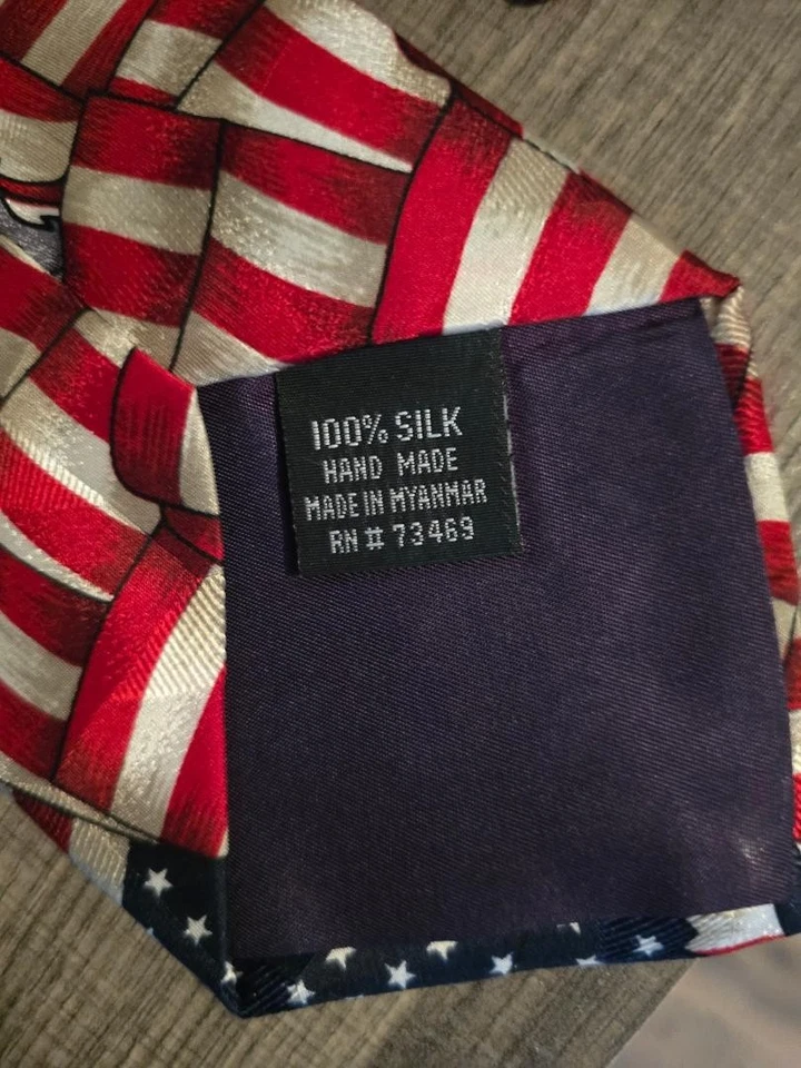 Corbata bandera patriótica americana Looney Tunes Mania 1996 con personajes Foto 4 de 4