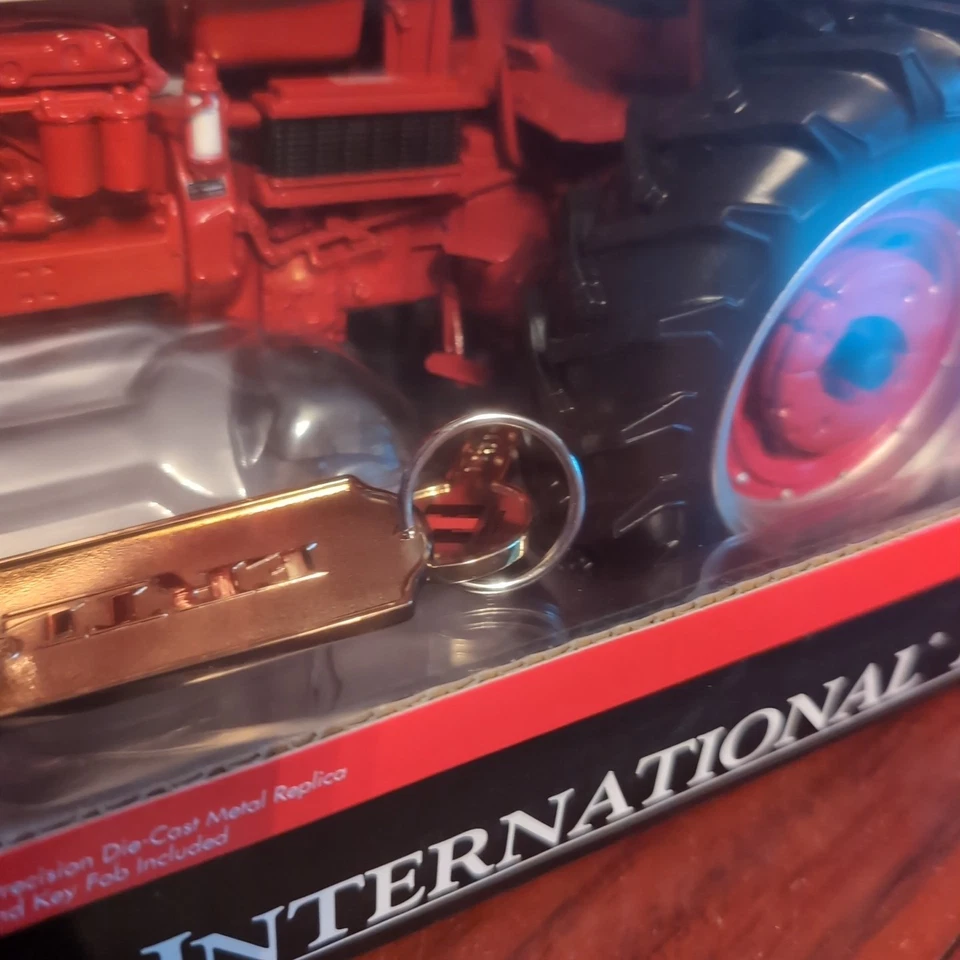 Ertl Precision Series 8 International 1456 1:16 Scale - Image 3 of 4
