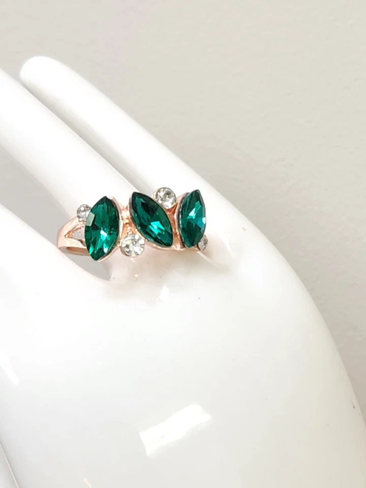 ANILLO DE CÓCTEL ORO ROSA 14K HGE SIMULADO PIEDRAS PRECIOSAS ESMERALDA ESTRÁS TALLA 9,25 Foto 3 de 4