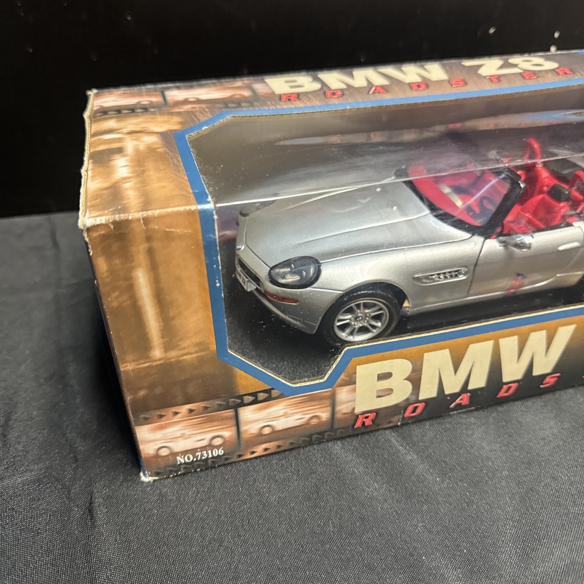 Motor Max #73106 BMW Z8 Roadster 1:18 Scale Diecast Auto Silver In