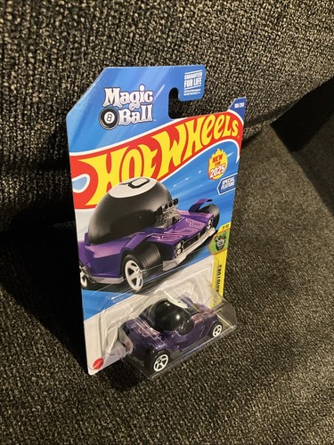 Hot Wheels 2025 Experimotors Magic 8 Ball Decididly Go & HW Metro Coctelera de Cono - Imagen 7 de 10
