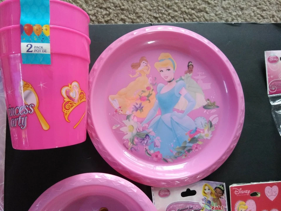 Favores de fiesta de princesas Disney, platos de almuerzo, tazas, tiara, botones Foto 4 de 4