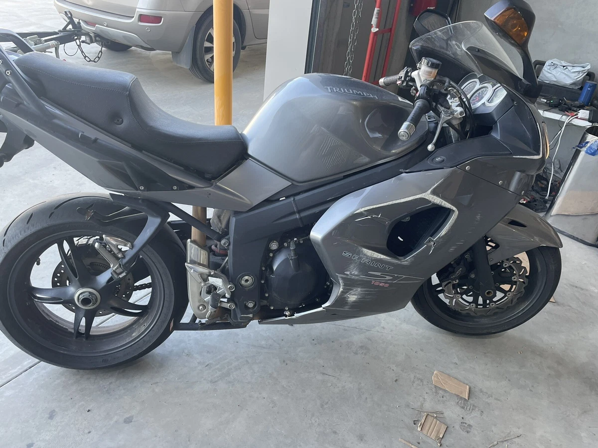 Triumph sprint sale 1050 st 2009