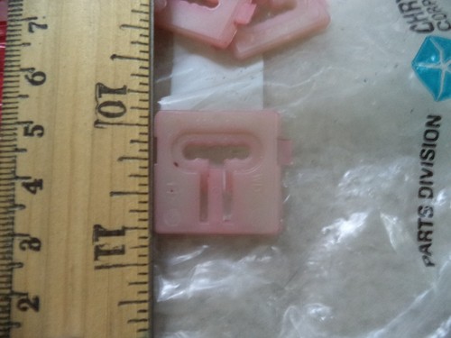 NOS MOPAR Moulding Clips 76 77 78 79 80 Chrysler Dodge Plymouth - Picture 3 of 4