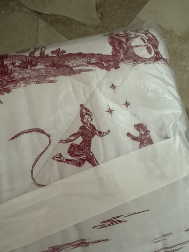 Pottery Barn ~RED SANTA TOILE~ Full/QUEEN COMFORTER ~CHRISTMAS~ REVERSIBLE - Picture 2 of 9