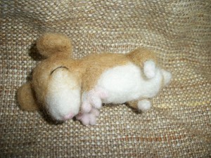Needle-Felted-Animal-Tan-sleeping-Mouse-plush-Handmade-OOAK-3-034