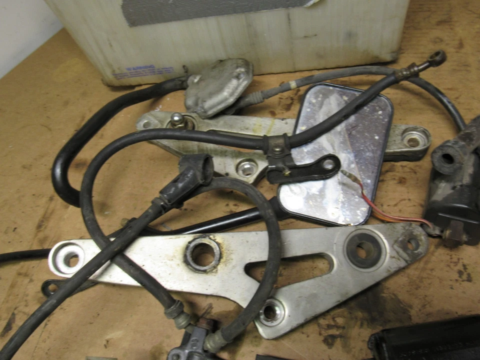 Yamaha XS 1100 F 1979 bastidor mixto y piezas de motor herrajes bobinas soportes Foto 2 de 4