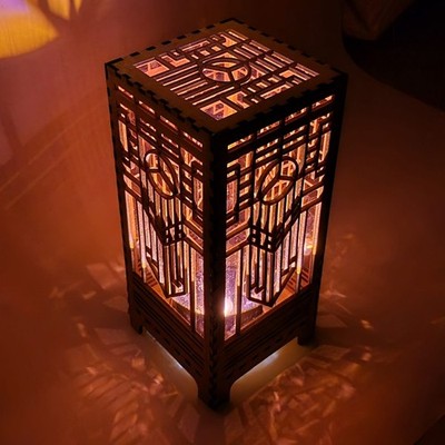 Dekorative Holzlampe - fiigran - moderner Stil - Lindenholz - Mahagoni Look