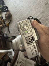 Sony Cyber-Shot Digital Camera DSC-V1 5MP Parts Or Repair Needs Battery and SD