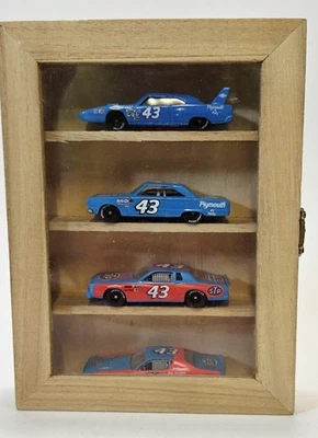 richard petty 1:64 diecast Lot Hot Wheels Etc Wooden Case 30 Years Of Champions - Image 1 of 4