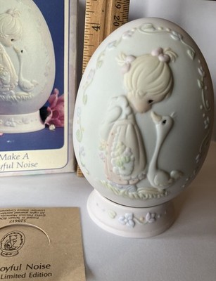 Precious Moments  Make A Joyful Noise  Easter 1993 Egg by Enesco#528617 w/Box