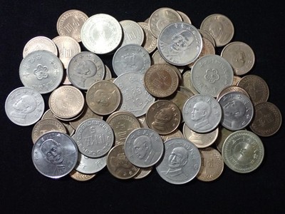Taiwan großes Lot von 65 Münzen WCA LL1
