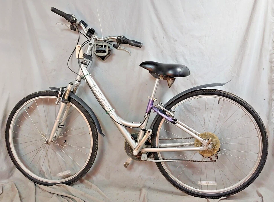 Bicicleta híbrida Raleigh Passage 3.0 2020 16" pequeña empuñadura Shimano frenos en V para mujer Foto 2 de 4