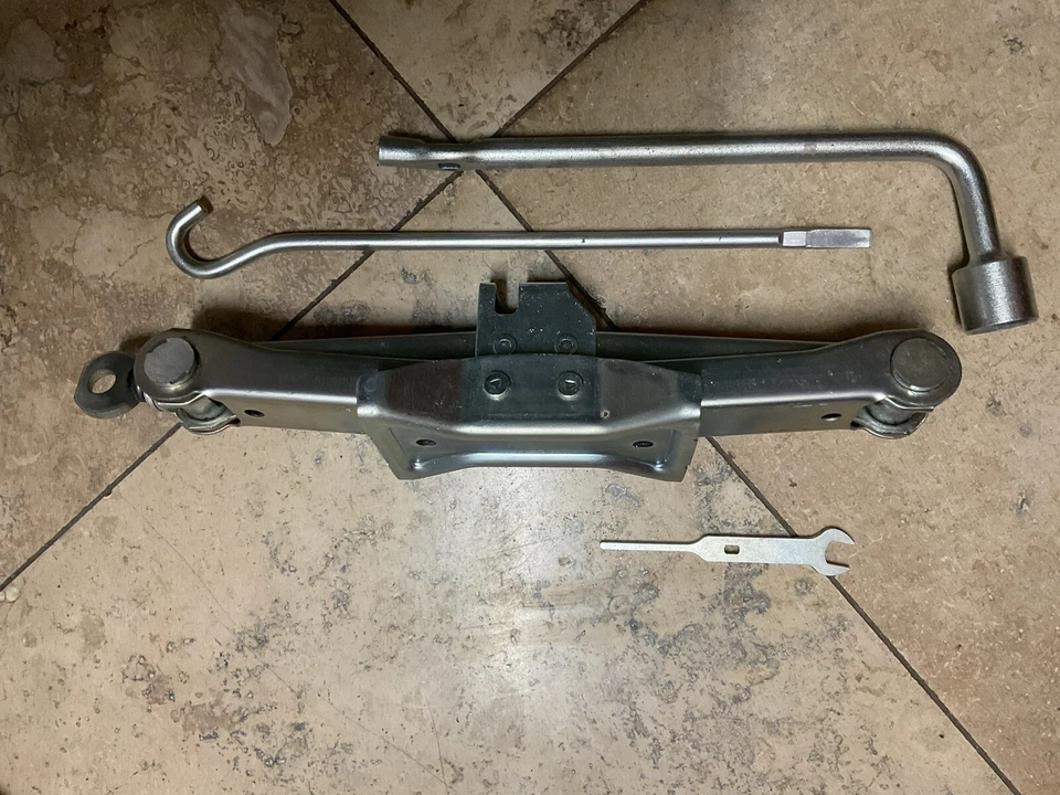 Nissan 350Z 2003-2004-2005-2007-2008 Jack con llave herramientas OEM Foto 4 de 4