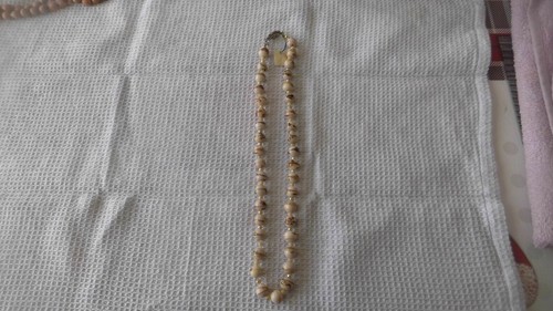 Perlenkette beige und braun Länge = 25 cm
