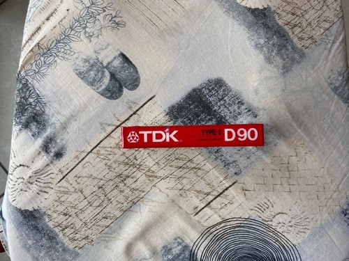 TDK D90 NORMAL tape 1985 EUROPA-USA MARKET cassetta sealed con piccolo strappo - Foto 3 di 7