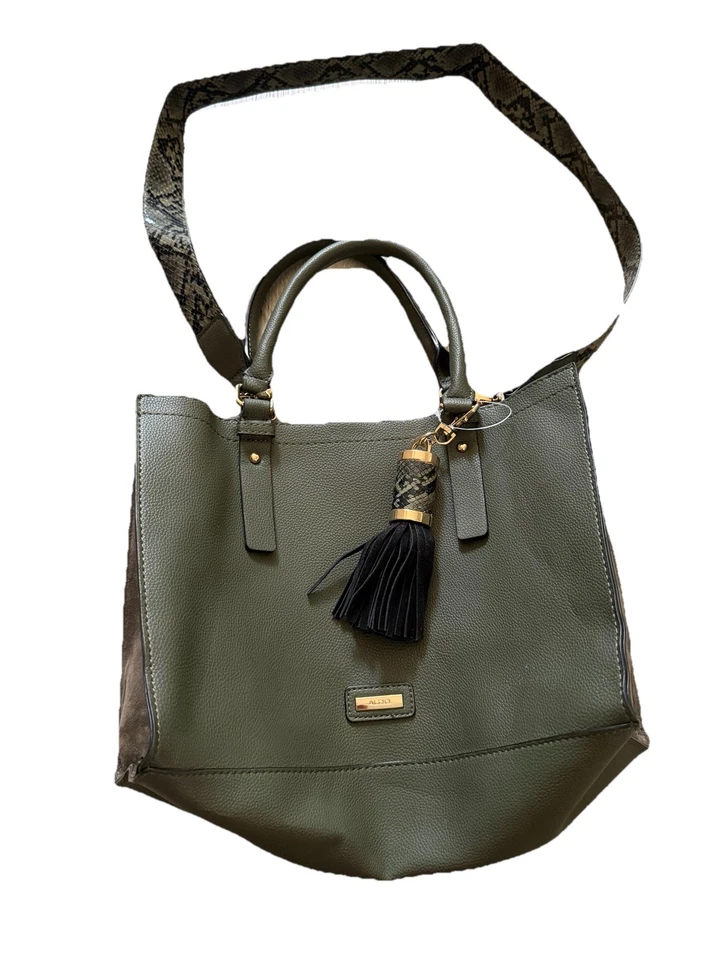 Bolso de Mano También Oliva con Borla Negra Foto 2 de 4