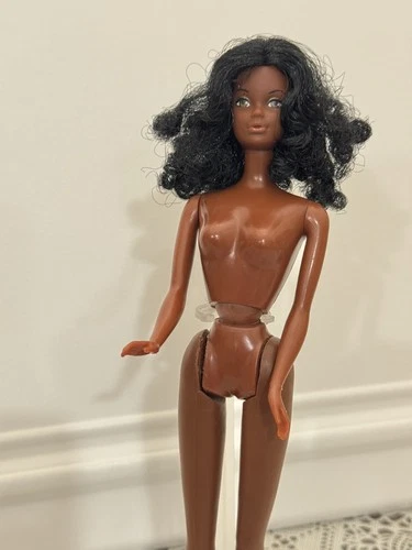 RARE AND HARD TO Find! Free moving Cara AA Barbie!!!❤️