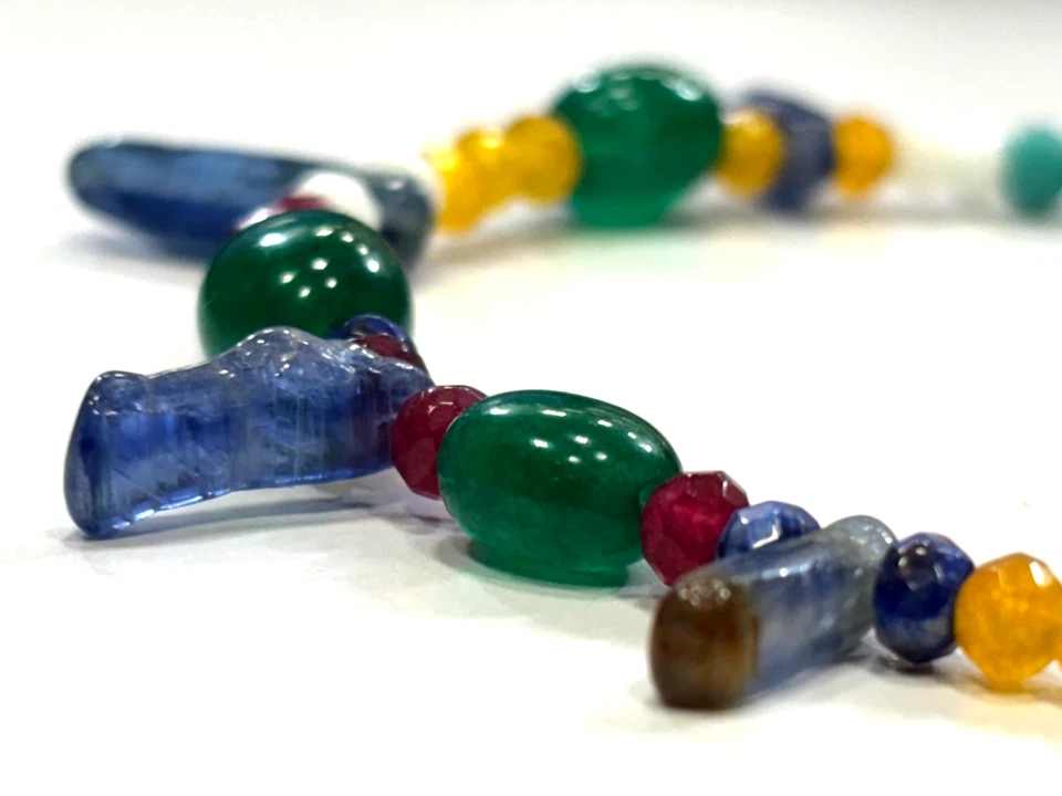 Pulsera de 4 mm de cianita con piedra ovalada esmeralda de berilo 8x10 mm cuentas multifacéticas Foto 2 de 4