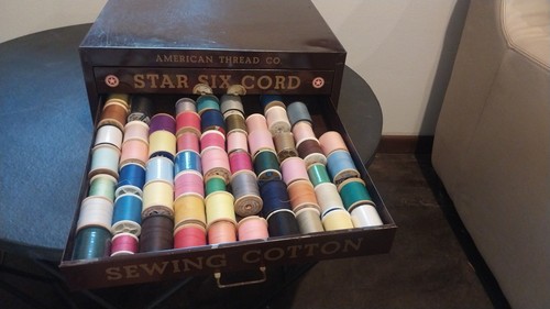 ANTIQUE 1900's American Thread co. metal 2 drawer box full of old sewing spools - Picture 6 of 6