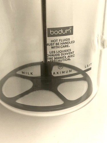 Espumador Bodum Latteo manual, 8 onzas, vidrio superior negro - Imagen 4 de 8