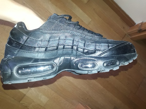 nike air max 95 negras talla 42 ,estan sin ningun uso,son muy comodas
