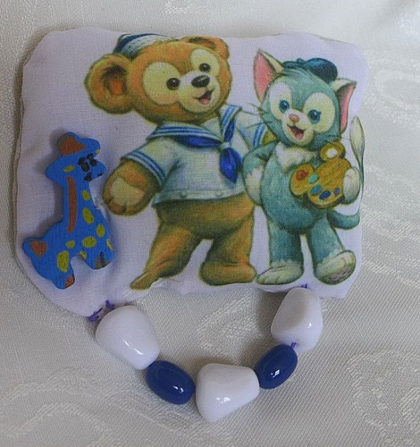 Broche hecho a mano cuentas de tela alfiler único en su tipo regalo de artista - Imagen 4 de 12