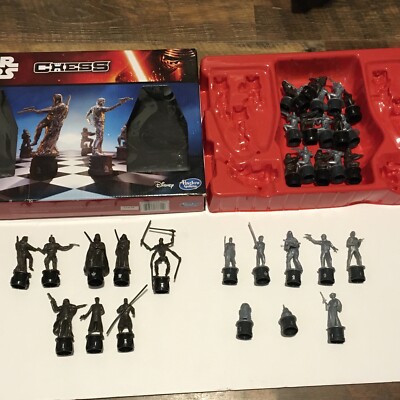 Star Wars Chess 2014 HASBRO Game Set Movie Collectible 32 Piece